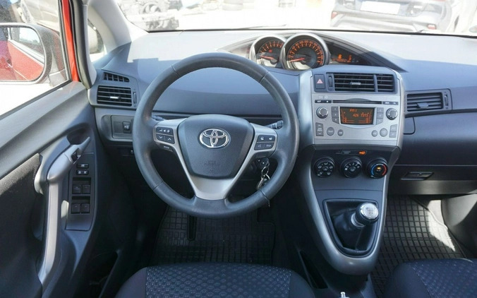 Toyota Verso cena 35900 przebieg: 80660, rok produkcji 2010 z Gniezno małe 667